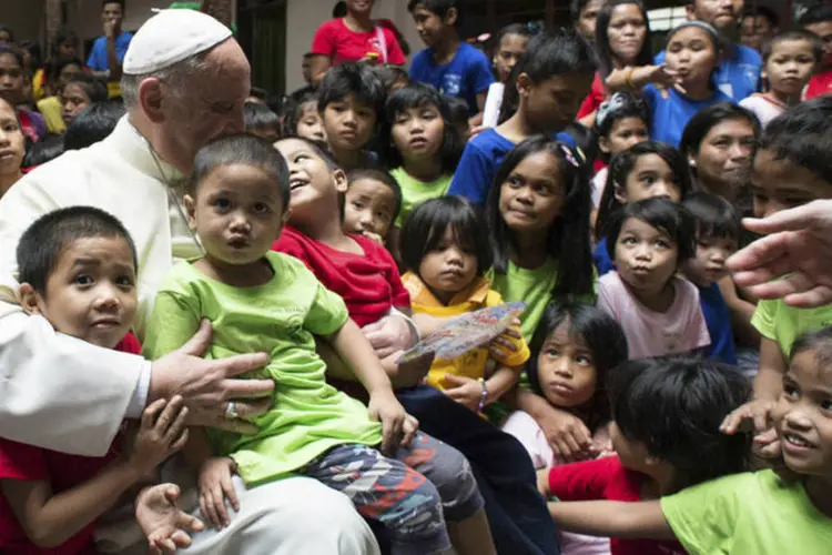 Papa Francisco nas Filipinas: pontífice foi recebido por multidões nas ruas (Osservatore Romano/Reuters)