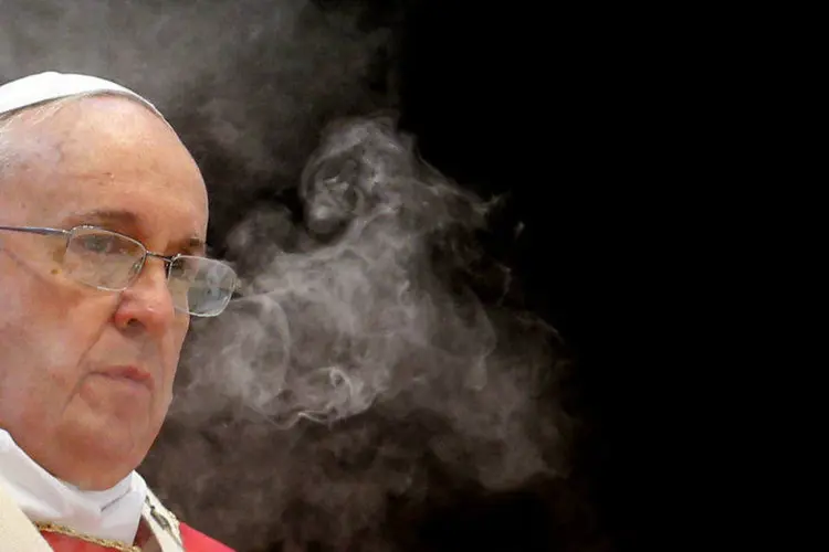 
	Papa Francisco: &quot;n&atilde;o podemos provocar, n&atilde;o podemos insultar a f&eacute; dos outros&quot;
 (Giampiero Sposito/Reuters)
