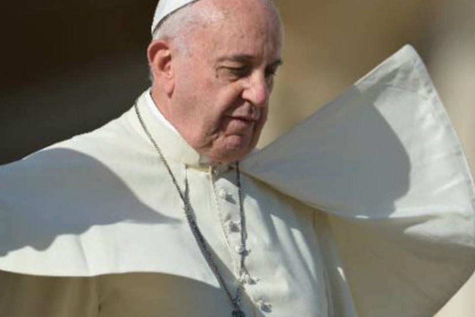 "É preciso servir aos frágeis", diz papa Francisco