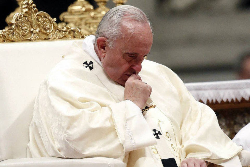 Papa pede perdão por erros e escândalos em 2014