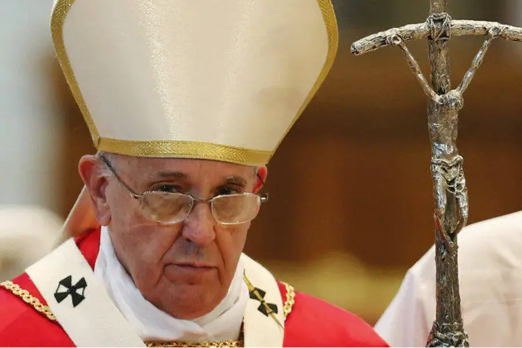 
	Papa Francisco: &quot;Convido as institui&ccedil;&otilde;es, de todos os n&iacute;veis, a assumirem como prioridade aquela que constitui uma emerg&ecirc;ncia social&quot;
 (Giampiero Sposito/Reuters)