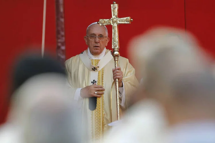 Papa Francisco durante uma missa no cemitério Verano, para celebrar o dia de Todos os Santos, em Roma (Tony Gentile/Reuters)