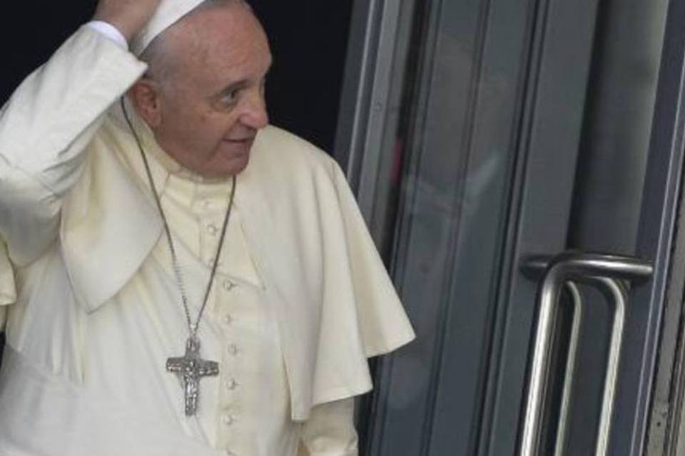 Papa pede que bispos falem claro e sem rodeios sobre família