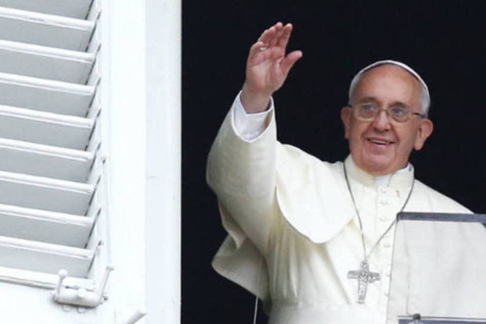 Papa realiza casamento de casais que já moram juntos