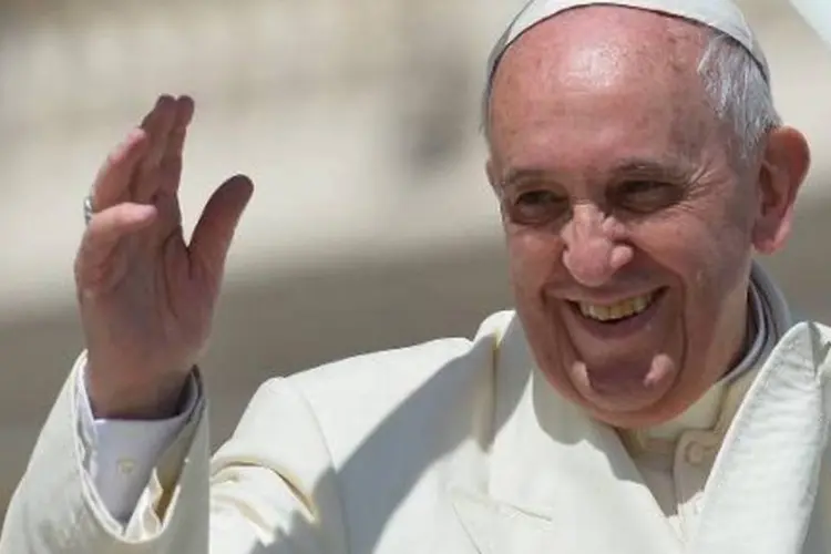 Papa Francisco durante audiência: pontífice virou um fenômeno na rede social, na qual sua popularidade compete com a de grandes líderes mundiais (Vincenzo Pinto/AFP)