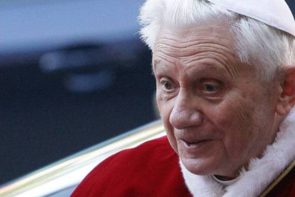 Bento XVI oficia Missa da Ressurreição perante 100 mil pessoas