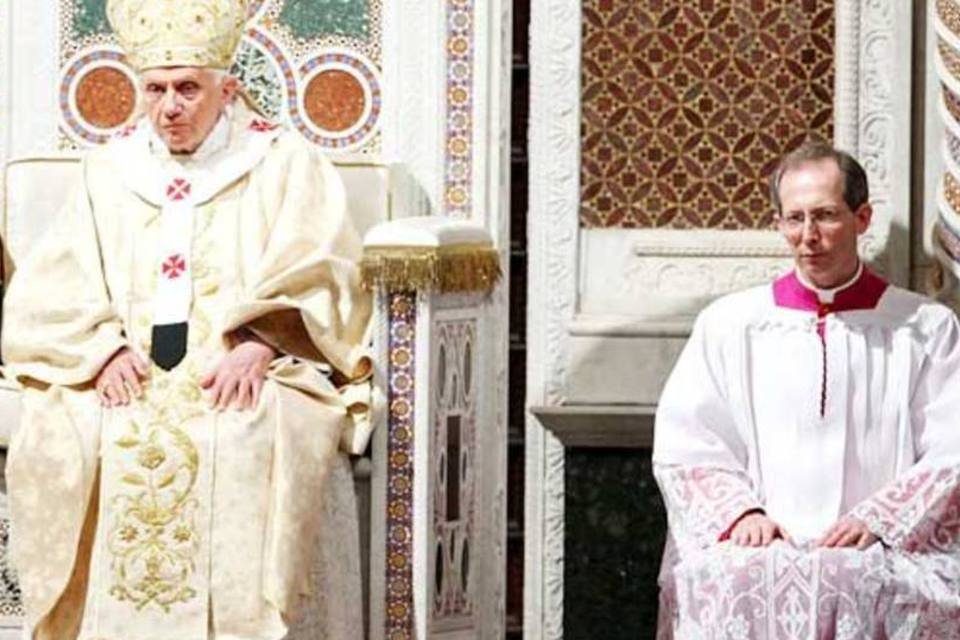Bento XVI é o 1º papa na história a responder perguntas na TV