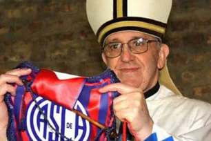 Imagem referente à matéria: Adeus ao torcedor mais ilustre: San Lorenzo se despede de Papa Francisco; veja vídeo