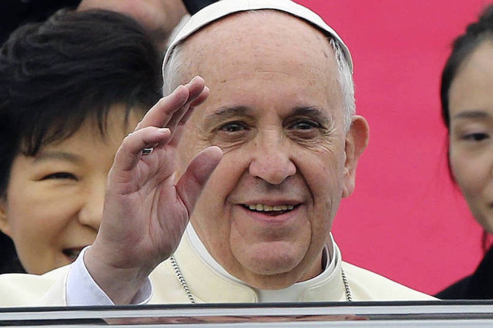 Papa Francisco chega à Coreia do Sul para viagem de 5 dias