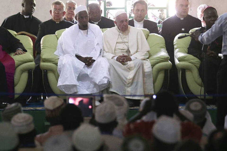 Papa visita mesquita em Bangui e pede reconciliação