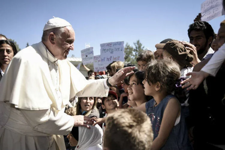 
	Papa: os refugiados que acompanham o papa s&atilde;o oito s&iacute;rios e dois afeg&atilde;os, membros de tr&ecirc;s fam&iacute;lias
 (Andrea Bonetti / Reuters)
