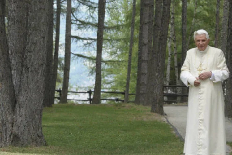 
	Bento XVI: o papa deu liberdade para que o Col&eacute;gio de Cardeais antecipe o pr&oacute;ximo conclave
 (REUTERS/Osservatore Romano)