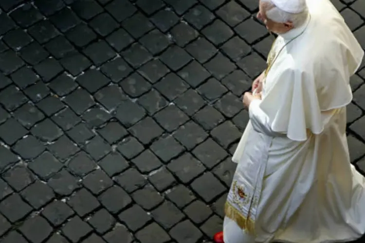 
	O papa Bento XVI: quinta-feira, citando a sua futura aposentadoria em um mosteiro no Vaticano, Bento XVI disse que &quot;iria se esconder do resto do mundo&quot;.
 (REUTERS/Tony Gentile)