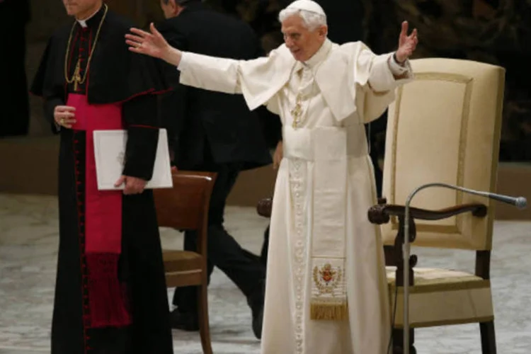 
	O papa Bento XVII em sua &uacute;ltima apari&ccedil;&atilde;o para o p&uacute;blico em 13 de fevereiro de 2013
 (REUTERS/Stefano Rellandini)