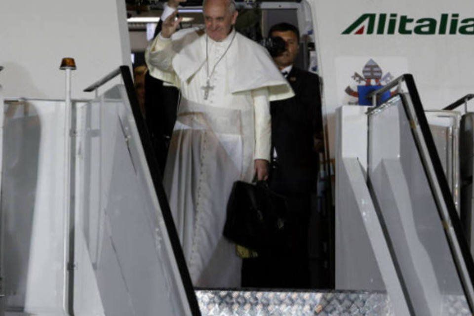 Papa Francisco retorna a Roma