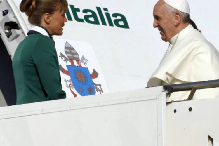 
	Papa Francisco embarca em avi&atilde;o na It&aacute;lia com destino ao Rio de Janeiro:&nbsp;o avi&atilde;o percorreu um trajeto de 9.200 quil&ocirc;metros iniciado em Roma.
 (REUTERS/Giampiero Sposito)