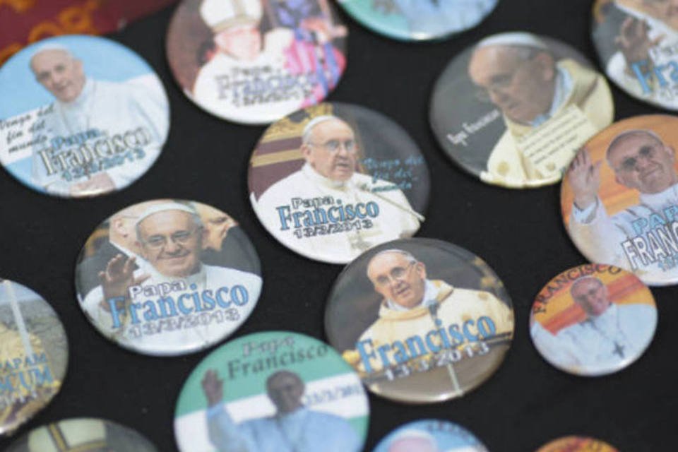 Comércio de itens religiosos fatura alto com vinda do papa
