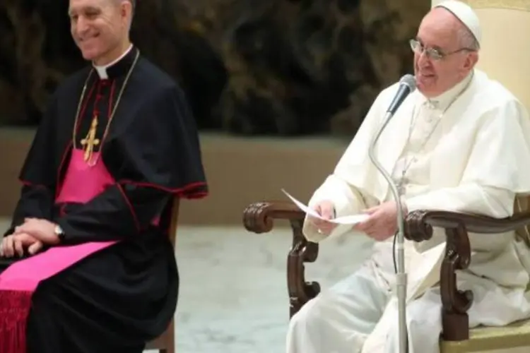 Falando de improviso após a oração semanal do Angelus, na praça de São Pedro, Francisco falou sobre a máfia pela primeira vez desde que se tornou papa (Getty Images)