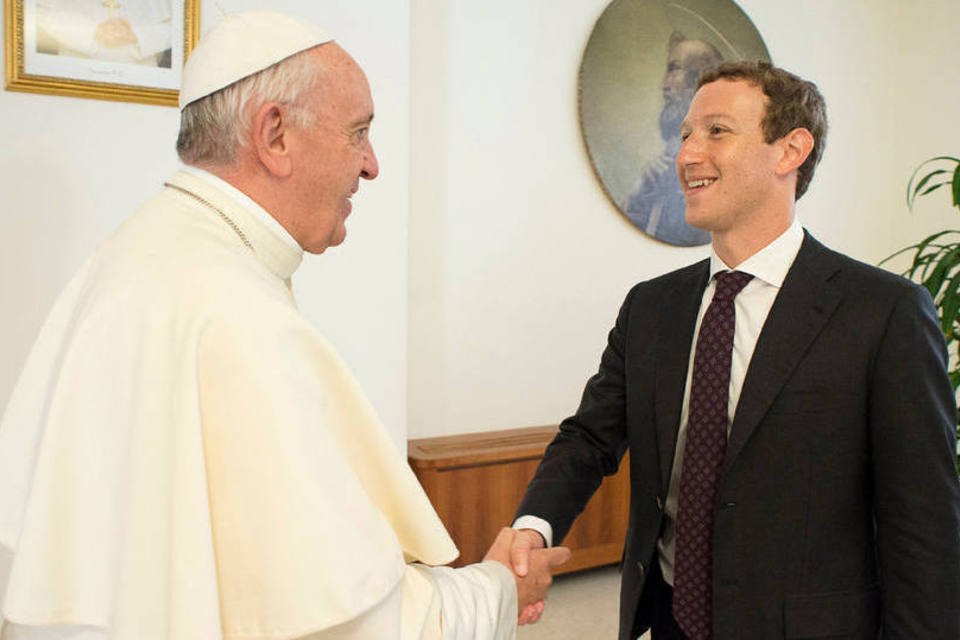 Papa conversa com Zuckerberg sobre como ajudar os pobres