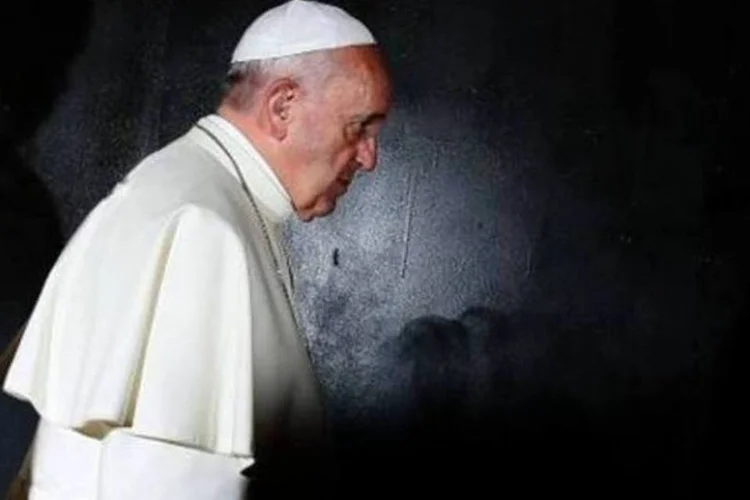 
	Papa Francisco durante uma visita ao Memorial Yad Vashem:&nbsp;pont&iacute;fice defendeu a continuidade e o aprofundamente do caminho de amizade iniciado ap&oacute;s o Conc&iacute;lio Vaticano II
 (AFP)