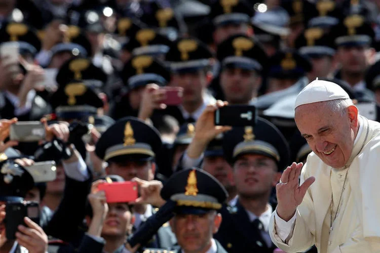 
	Papa Francisco diz que for&ccedil;as militares n&atilde;o devem somente solucionar conflitos
 (REUTERS/Alessandro Bianchi)