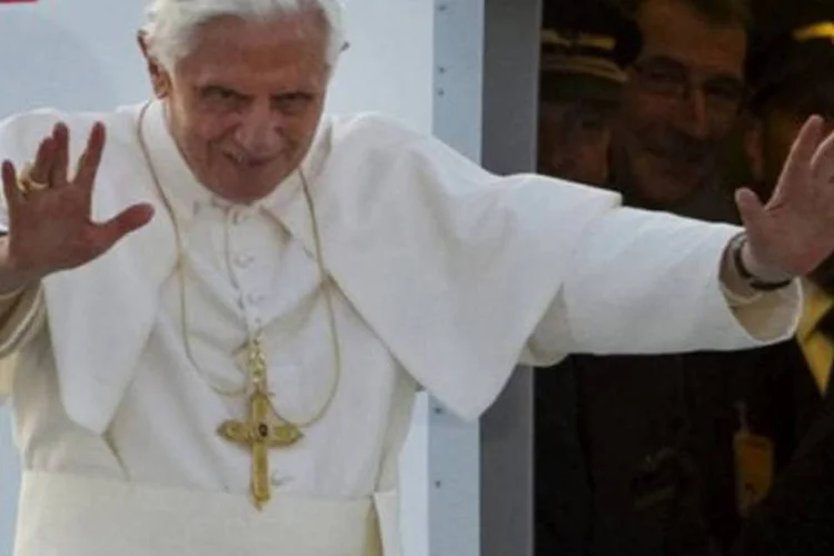 Bento XVI em vista a Alemanha: segundo o Süddeutsche Zeitung (centro-esquerda), o papa ofendeu "sobretudo os protestantes, mas também muitos católicos" (Sebastien Bozon/AFP)