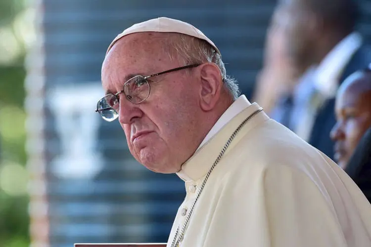 
	Papa Francisco: assessores e seguran&ccedil;as impediram que o pont&iacute;fice ca&iacute;sse no ch&atilde;o
 (Giuseppe Cacace/REUTERS)