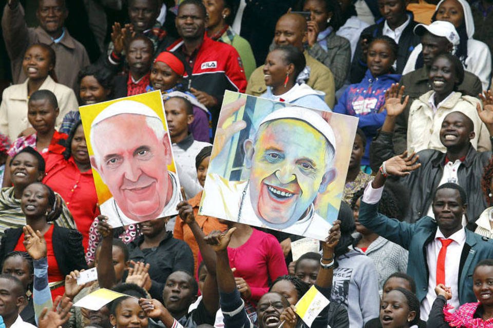 Papa vai viajar para região da África em guerra