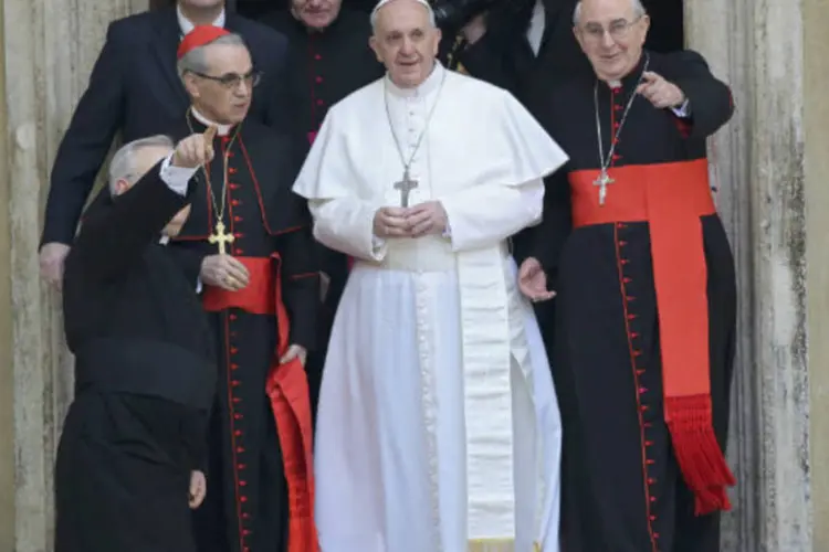 Jorge Mario Bergoglio, recém-eleito papa Francisco, sai da Basílica de Santa Maria Maggiore, no Vaticano (REUTERS / Alessandro Bianchi)