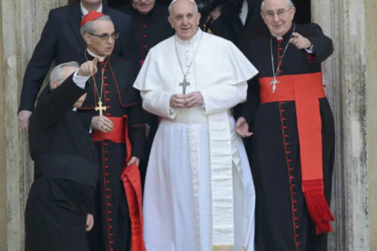 Jorge Mario Bergoglio, recém-eleito papa Francisco, sai da Basílica de Santa Maria Maggiore, no Vaticano (REUTERS / Alessandro Bianchi)