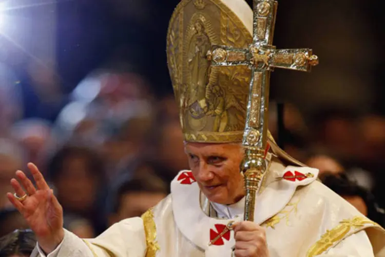 
	Papa Bento XVI:&nbsp;Bento XVI deve celebrar na quarta-feira a audi&ecirc;ncia p&uacute;blica e pela tarde comparecer &agrave; colina romana do Aventino para presidir os ritos da Quarta-Feira de Cinzas.
 (Giampiero Sposito/Reuters)