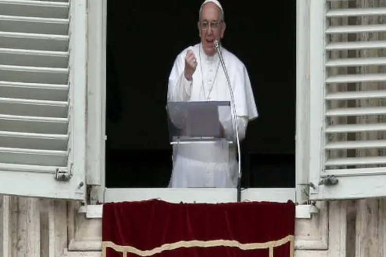 
	Primeira ora&ccedil;&atilde;o dominical do papa Francisco: a delega&ccedil;&atilde;o italiana &eacute; a maior, com mais de 20 pessoas, seguida pela da Argentina que tem 19 pessoas.
 (Reuters)