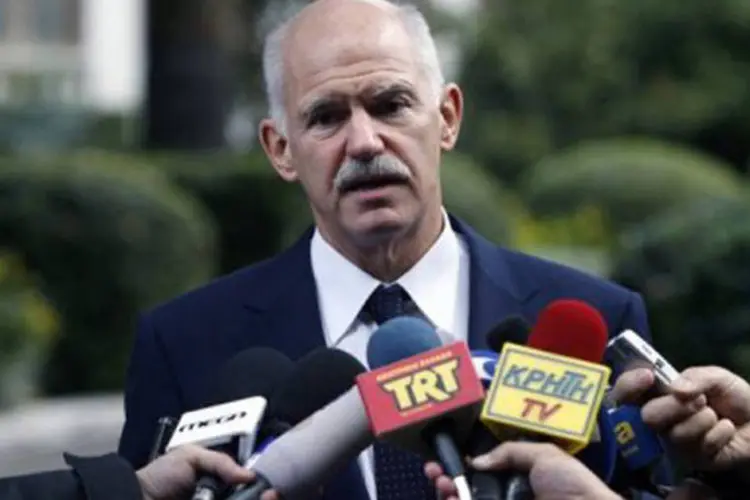 O primeiro-ministro grego, Giorgos Papandreu: "chegou a hora de agir coletivamente e de forma decisiva" (Angelos Tzortzinis/AFP)
