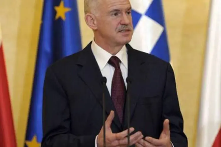 George Papandreou, premiê grego, afirmou que irá pedir "um voto de confiança ao Parlamento" (Janek Skarzynski/AFP)