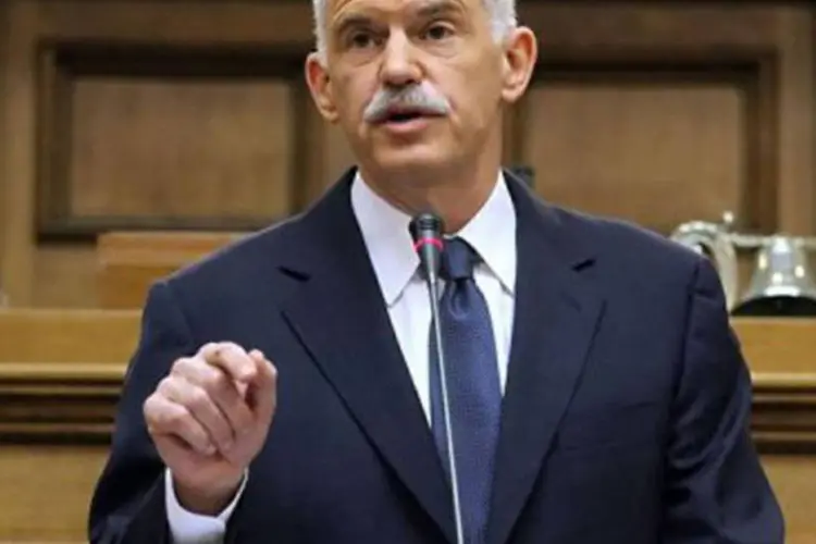 A dramática crise política da Grécia começou quando Papandreou consternou seus sócios europeus na segunda-feira passada convocando um referendo (Yiannis Liakos/AFP)