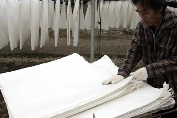 Fábrica de papel na Coreia do Sul: avanço mensal da produção no país foi de 2,8% (Chung Sung-Jun/Getty Images)
