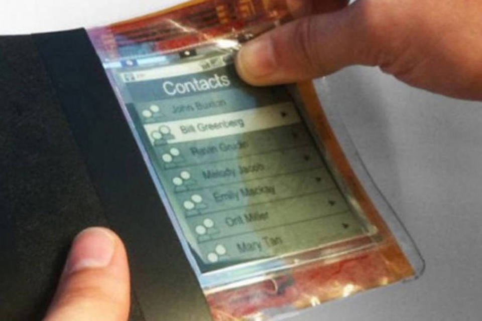 Celular feito de papel eletrônico promete ser o futuro dos smartphones