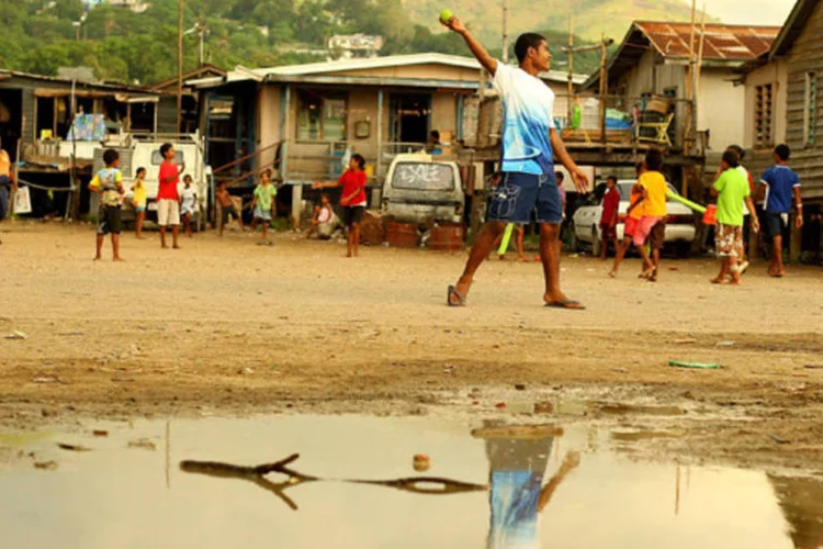 
	Papua-Nova Guin&eacute;:&nbsp;motim come&ccedil;ou na noite de segunda-feira quando v&aacute;rios internos conseguiram saltar as barreiras externas do centro
 (Chris Hyde/Getty Images)