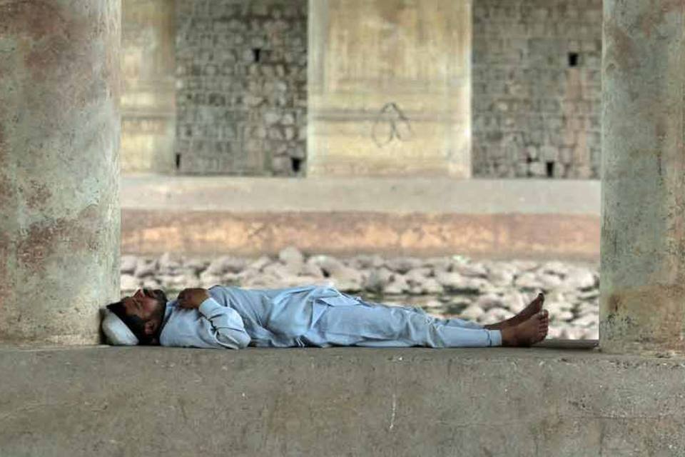 Onda de calor mata mais de mil no Paquistão durante o Ramadã
