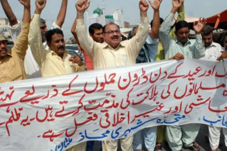 Paquistaneses protestam contra ataques de drone americanos
 (S.S Mirza/AFP)