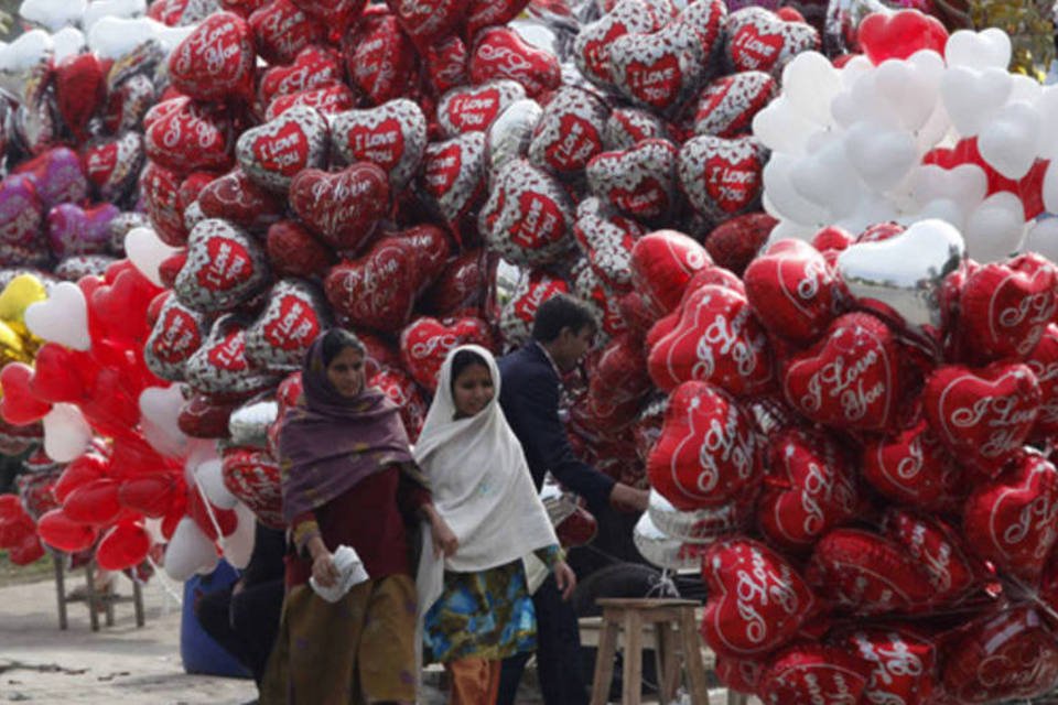 Valentine's Day provoca celebrações e protestos no Paquistão