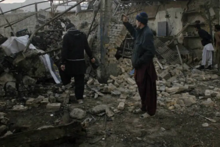 
	Casa que foi danificada por explos&atilde;o de uma bomba na cidade de Quetta
 (REUTERS / Ahmed Naseer)