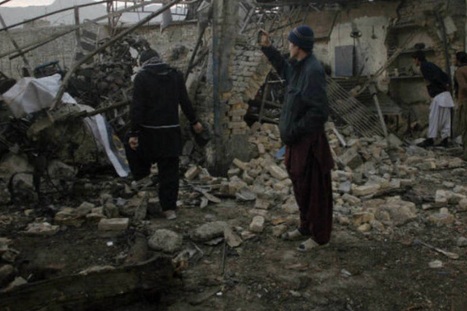 Grupos reivindicam ataques que mataram 103 no Paquistão