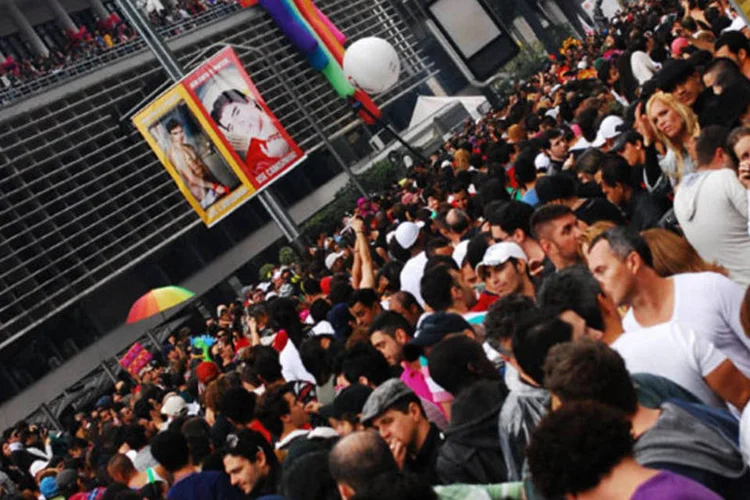 Público do evento passa pelo Conjunto Nacional, na Avenida Paulista (Beraldo Leal/flickr)