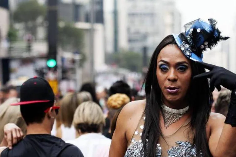 
	Participantes da Parada Gay em SP: a hormonioterapia estar&aacute; dispon&iacute;vel nas nove UBS da regi&atilde;o central de S&atilde;o Paulo, onde se concentra 70% da popula&ccedil;&atilde;o transexual
 (Leo Pinheiro/Fotos Públicas)