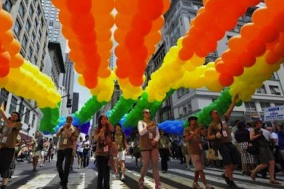 Milhares celebram em NY a lei do casamento homossexual