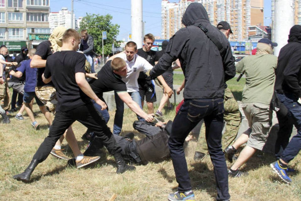 Parada do Orgulho Gay é atacada em Kiev