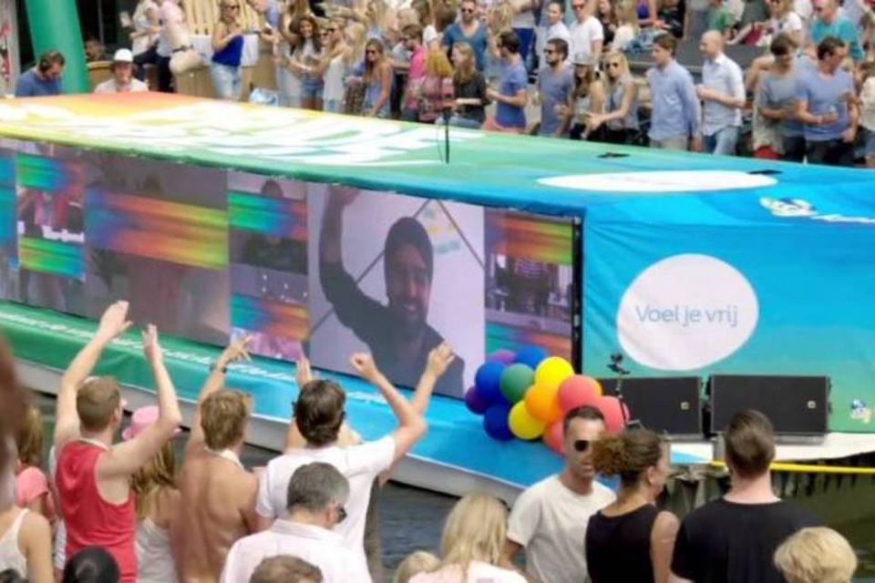 Marca leva o mundo todo para Parada Gay holandesa