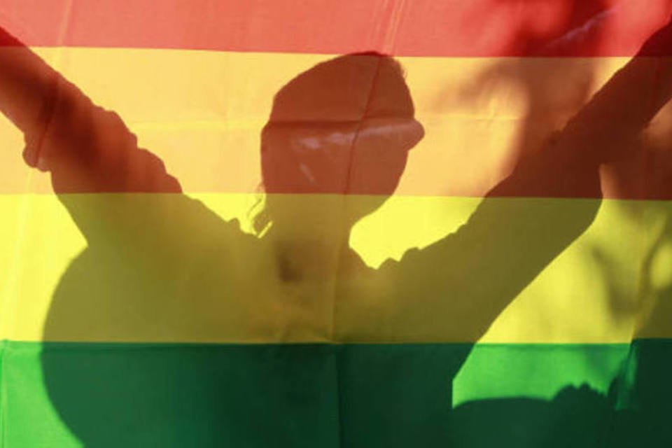 Milhões desafiam chuva para participar da Parada Gay de SP