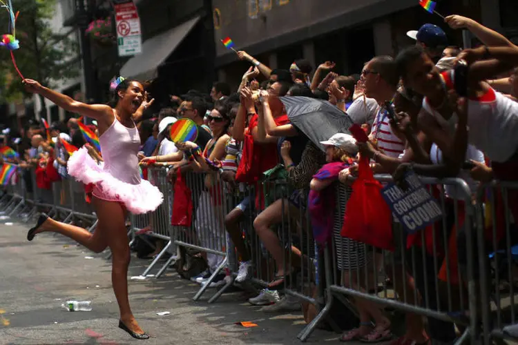 
	Pessoas participam de Parada Gay em Nova York:&nbsp;Evento iniciado em 1970, celebrou neste domingo sua 44&ordf; edi&ccedil;&atilde;o
 (REUTERS/Eric Thayer)